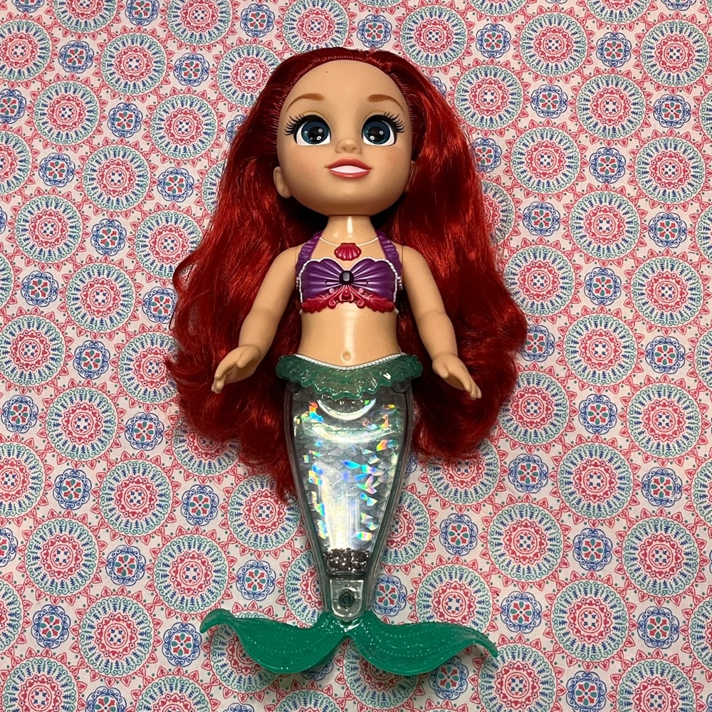 Singing & Light up The Little Mermaid Ariel Doll